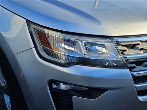 Used 2018 Ford Explorer XLT w/ Equipment Group 202A image 3