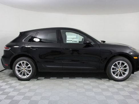New 2026 Porsche Macan image 8