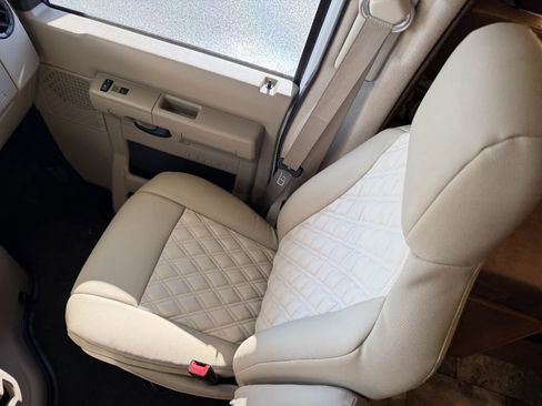 Used 2016 Ford E-450 and Econoline 450 Super Duty w/ Motorhome Prep Package image 40