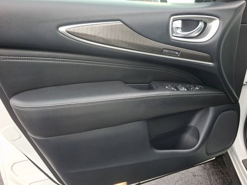 Used 2019 INFINITI QX60 Luxe w/ Essential Package image 12