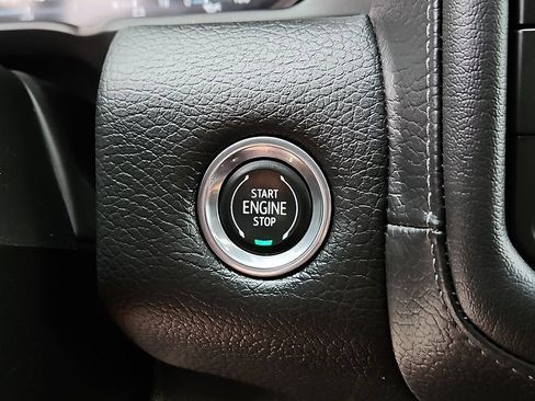 Used 2023 GMC Yukon Denali AWD/4WD image 27