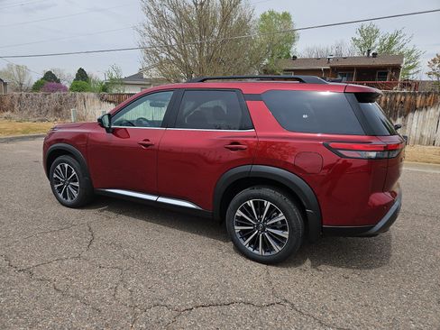 New 2026 Nissan Pathfinder Platinum AWD/4WD image 4