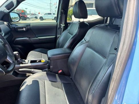 Used 2019 Toyota Tacoma TRD Sport AWD/4WD image 33