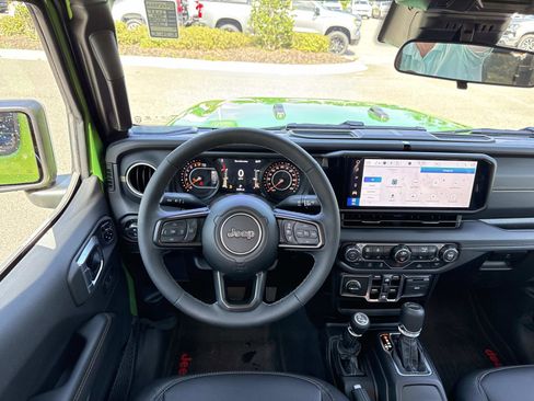 Used 2025 Jeep Gladiator Sport AWD/4WD image 13