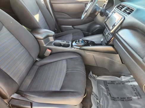 Used 2021 Nissan Leaf SV w/ SV Technology Package image 18