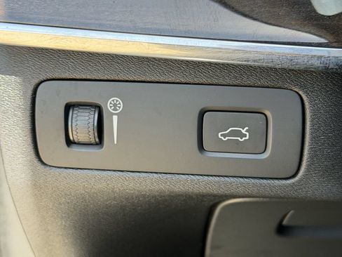 Used 2018 Volvo XC90 T6 Momentum w/ Convenience Package AWD/4WD image 21