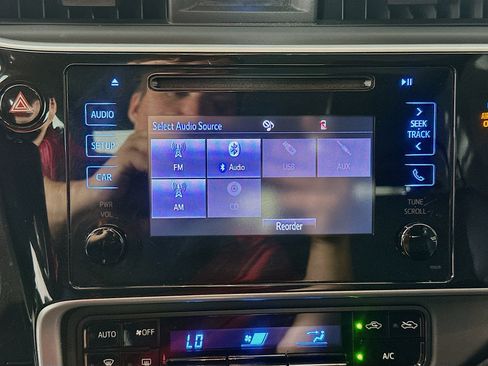 Used 2018 Toyota Corolla SE image 18