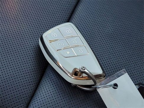 Used 2021 Chevrolet Tahoe Premier w/ Premium Package image 25