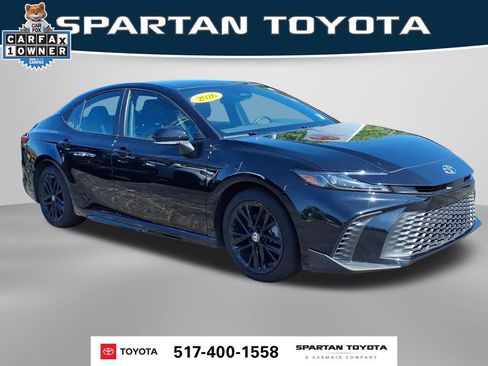Used 2026 Toyota Camry SE FWD image 4
