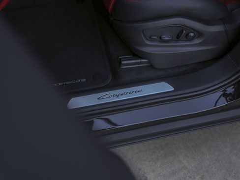 New 2026 Porsche Cayenne Coupe AWD/4WD image 17