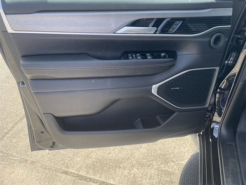 New 2025 Jeep Wagoneer L Base image 13