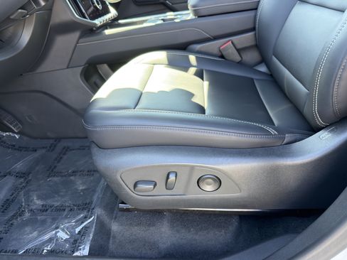 Used 2026 GMC Acadia Elevation w/ Elevation Premium Package FWD image 28