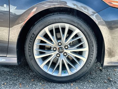 Used 2019 Toyota Camry XLE image 14