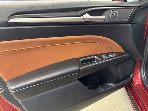 Used 2019 Ford Fusion Titanium image 8
