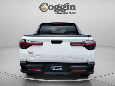 Certified 2025 Hyundai Santa Cruz SE FWD image 4