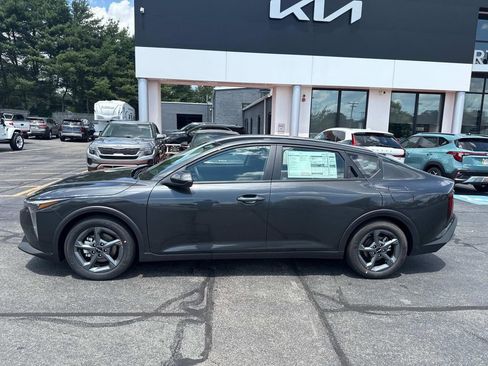 New 2025 Kia K4 LXS image 2