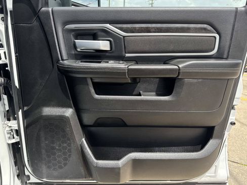 Used 2024 RAM 2500 Big Horn AWD/4WD image 13