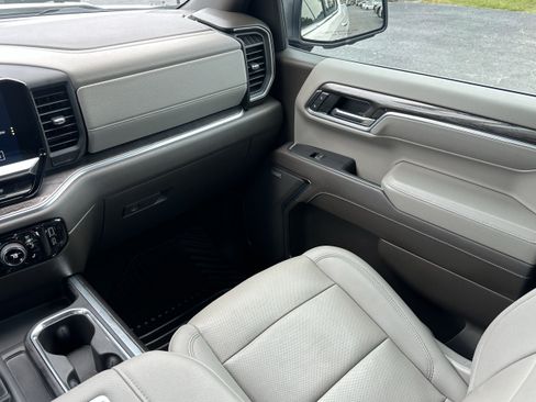 Used 2022 Chevrolet Silverado 1500 LTZ w/ LTZ Premium Package AWD/4WD image 15