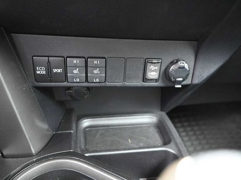 Used 2017 Toyota RAV4 SE AWD/4WD image 21