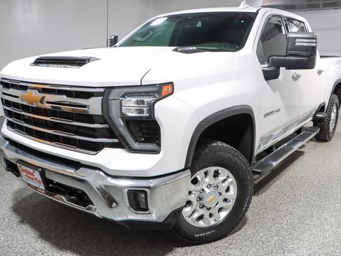 Used 2024 Chevrolet Silverado 2500 LTZ AWD/4WD image 32
