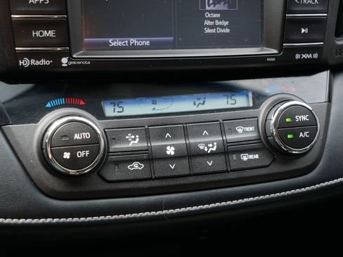 Used 2018 Toyota RAV4 XLE image 23