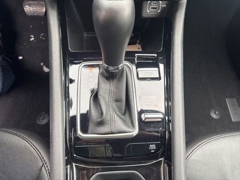 Used 2023 Jeep Compass Limited image 18