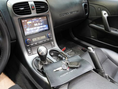 Used 2006 Chevrolet Corvette Convertible w/ Preferred Equipment Group RWD image 56