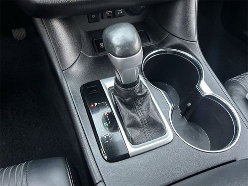 Used 2019 Toyota Highlander FWD V6 image 26