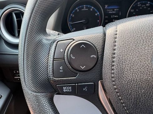Used 2018 Toyota RAV4 LE w/ All Weather Liner Package FWD image 17