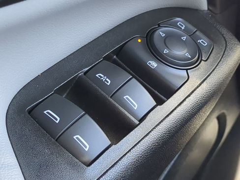 Used 2023 Chevrolet Equinox LS FWD image 23