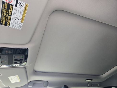 New 2026 Mitsubishi Outlander SE image 20