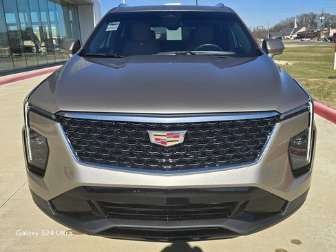 Used 2024 Cadillac XT4 Premium Luxury w/ Cold Weather Package image 8