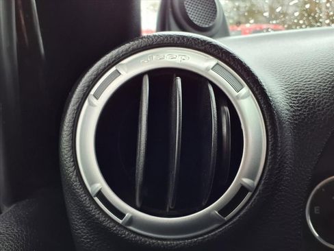 Used 2013 Jeep Wrangler Unlimited Sahara w/ Connectivity Group AWD/4WD image 27