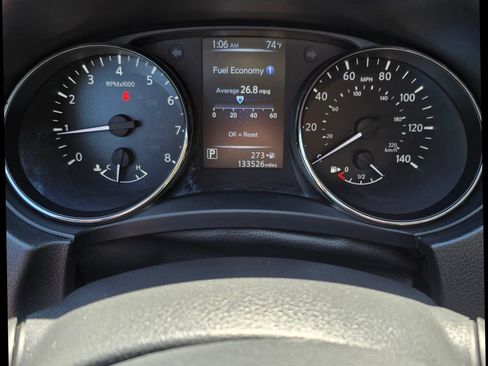 Used 2017 Nissan Rogue SV FWD image 22