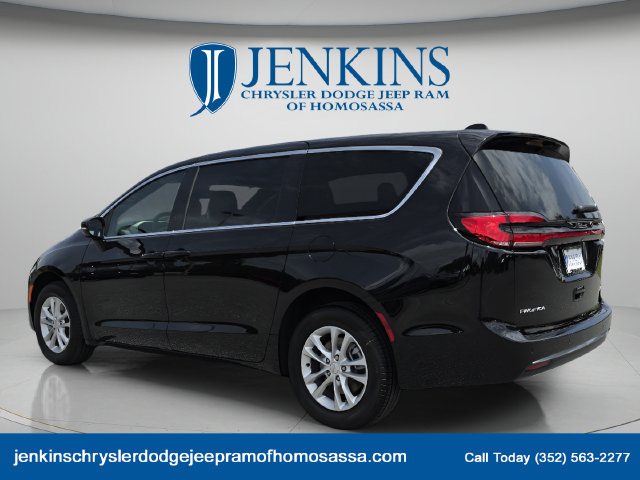 New 2027 Chrysler Pacifica Select w/ Family Tech Group AWD/4WD image 8