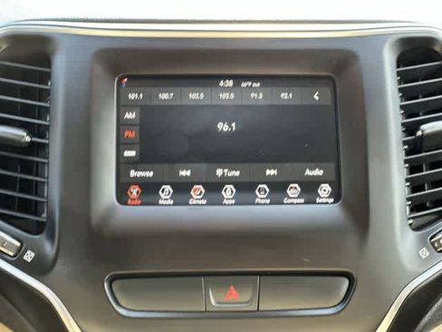 Used 2019 Jeep Cherokee Latitude w/ Popular Appearance Group AWD/4WD image 10