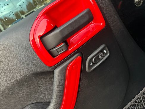 Used 2014 Jeep Wrangler Unlimited Rubicon w/ Dual Top Group image 18