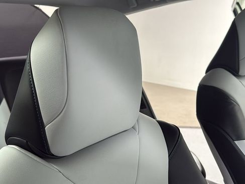 Used 2017 Toyota Prius Prime Premium image 19