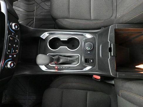 Used 2021 Chevrolet Traverse LT FWD image 30