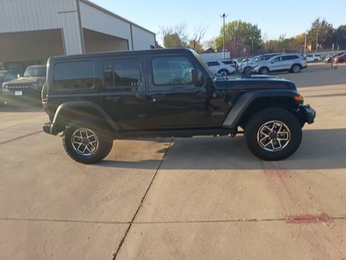 Used 2025 Jeep Wrangler Unlimited Rubicon w/ Convenience Group image 7
