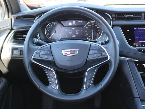 Used 2025 Cadillac XT5 Premium Luxury image 22