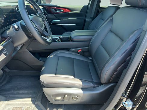 Used 2025 Chevrolet Traverse Z71 w/ LPO, Floor Liner Package AWD/4WD image 10