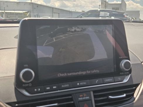 Used 2025 Nissan Altima 2.5 SV FWD image 19