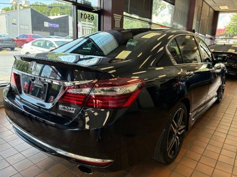 Used 2017 Honda Accord Sport Special Edition image 11