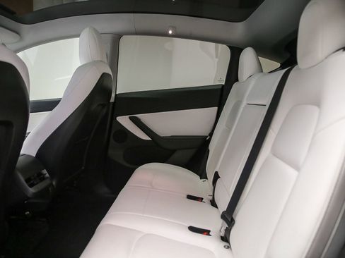 Used 2021 Tesla Model Y Long Range AWD/4WD image 20