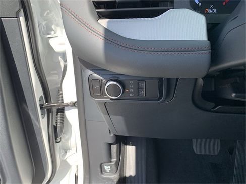 New 2025 Ford Explorer Active image 32