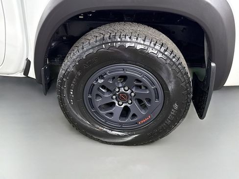 Used 2025 Nissan Frontier PRO-4X w/ Pro Convenience Package AWD/4WD image 35