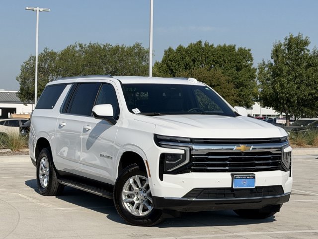 Used 2025 Chevrolet Suburban LT RWD image 2