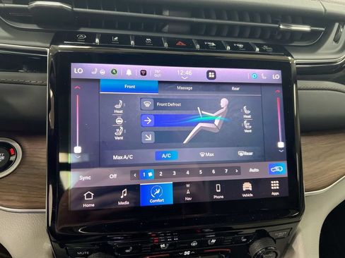 Used 2022 Jeep Grand Cherokee Summit w/ Adv Protech Group IV AWD/4WD image 17
