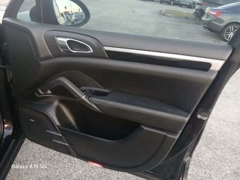 Used 2011 Porsche Cayenne AWD/4WD image 16